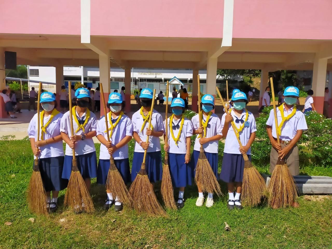 4. โรงเรียนบ้านคลองมดแดง จัดกิจกรรมวันเฉลิมพระชนมพรรษาพระบาทสมเด็จพระเจ้าอยู่หัวฯ ขอพระองค์ทรงพระเจริญ